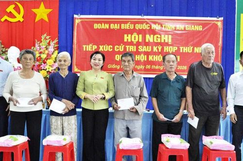 Đại biểu Quốc hội tỉnh An Giang tiếp xúc cử tri xã Giồng Riềng