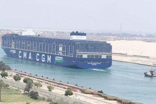 Siêu tàu LNG lớn nhất thế giới lần đầu qua kênh đào Suez