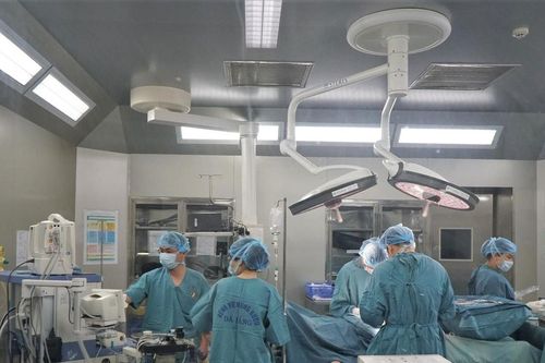 Bệnh viện Ung bướu Đà Nẵng khai trương 2 phòng mổ hiện đại