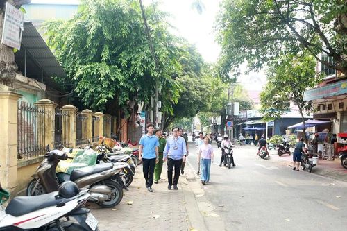 Phường Lào Cai mạnh tay xử lý vi phạm, vỉa hè phố Hồng Hà thông thoáng trở lại