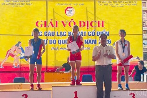 Lục Thị Hà Trang mang huy chương vàng về cho Lào Cai tại Giải Vô địch câu lạc bộ Vật quốc gia