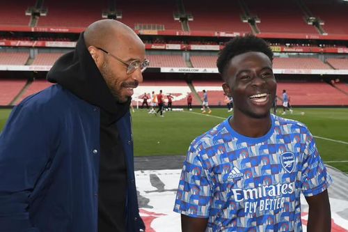 Thierry Henry nhắn nhủ Bukayo Saka: Hãy đưa Arsenal từ kẻ Bất bại thành những người Bất tử