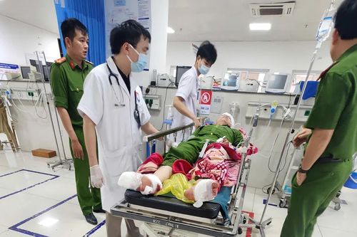 Một đại úy công an bị chém trọng thương khi đang làm nhiệm vụ
