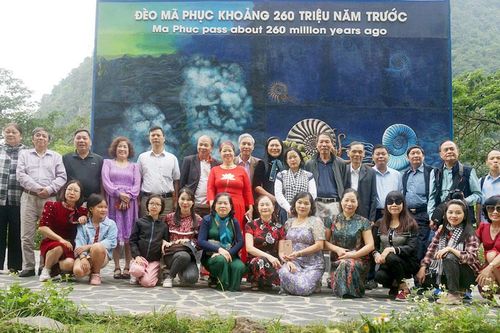 Tái hiện lịch sử bằng văn chương