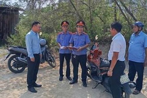 Tháo dỡ căn nhà tôn, trả lại hiện trạng đất cho Nhà nước