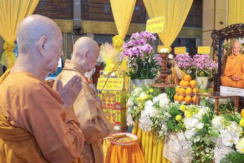 Đức Pháp chủ GHPGVN quang lâm pháp viện Minh Đăng Quang tưởng niệm Trưởng lão Hòa thượng Thích Giác Tường