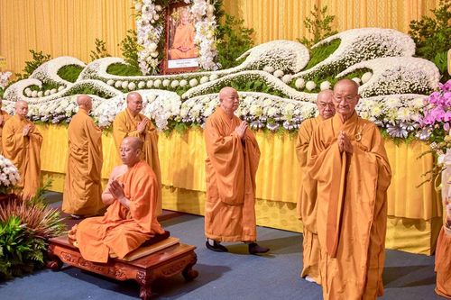 Ban Trị sự GHPGVN TP.HCM và các phái đoàn viếng tang Trưởng lão Hòa thượng Thích Giác Tường