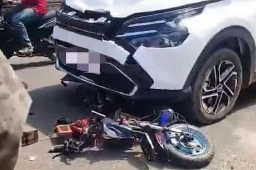 Đắk Lắk: Va chạm với ô tô, một học sinh đi xe đạp điện tử vong