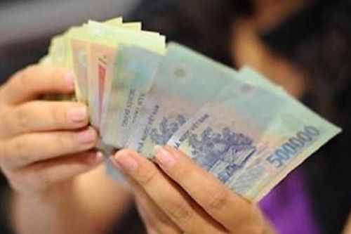Doanh nghiệp có quyền chi lương từ 5 triệu đồng mà không cần phải chuyển khoản