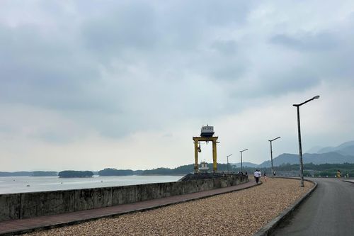 Sức hút du lịch hồ Thác Bà: Khi cảnh quan sinh thái song hành cùng di sản công nghiệp
