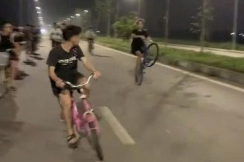 Giáo dục, răn đe 40 học sinh các trường học có biểu hiện tụ tập, lạng lách, độ xe