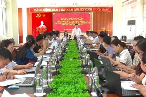 Đoàn công tác của tỉnh làm việc với 5 xã về công tác tổ chức, nội vụ