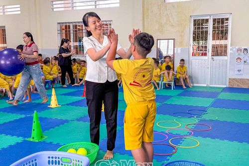 Vỗ về những giấc mơ xanh - Bài 2: Tình thương thầm lặng của người mẹ thứ hai