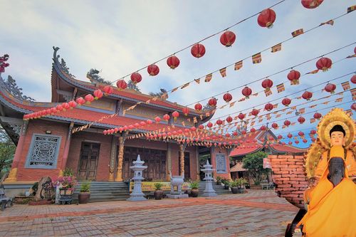 Kỳ bí 12 dòng cổ tự phía sau tượng Phật Lồi trong ngôi chùa ở Gia Lai