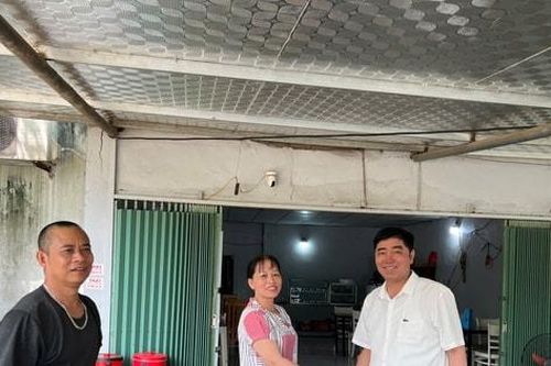 Người cán bộ 'chân đi, miệng nói, tay làm'