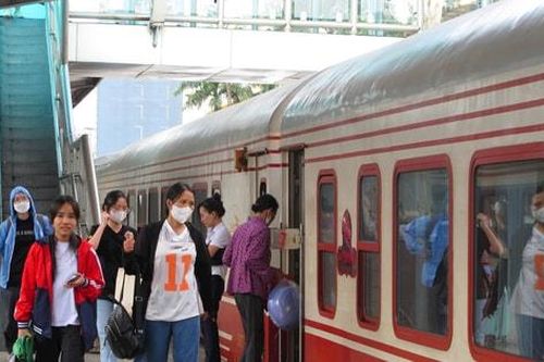 Tàu Hà Nội - Hải Phòng áp dụng nhiều chính sách giảm giá vé linh hoạt