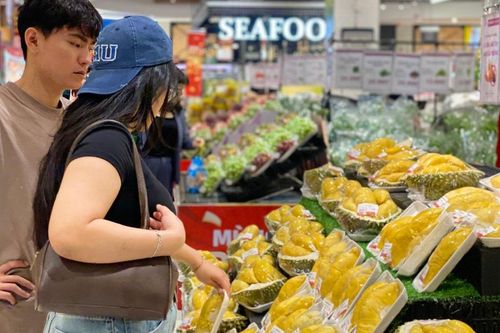 Sự thật đằng sau tấm biển sầu riêng 45.000 đồng xuất hiện ở lòng đường nhiều người dừng lại mấy người mua