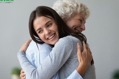 Không cần cố lấy lòng: 5 cách giúp mẹ chồng tự nhiên yêu quý bạn