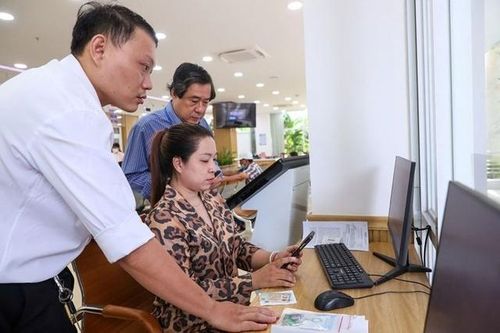 Công chức xin thôi việc theo nguyện vọng được hưởng chế độ gì?