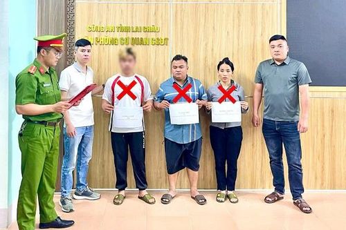 Anh ruột tiếp tay bán em gái 14 tuổi