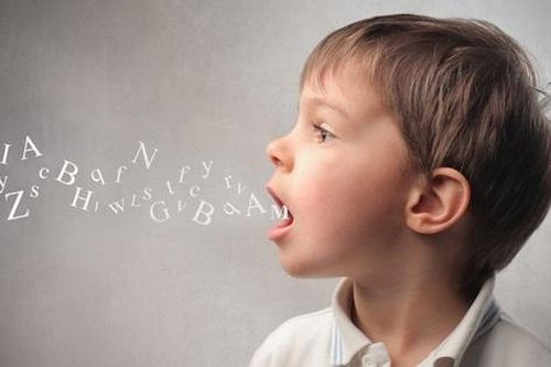 Trẻ nói ngọng khi nào thì cần đi khám?
