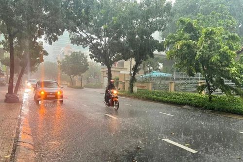 Đêm nay, không khí lạnh tràn về, Bắc bộ mưa giông, trời mát mẻ