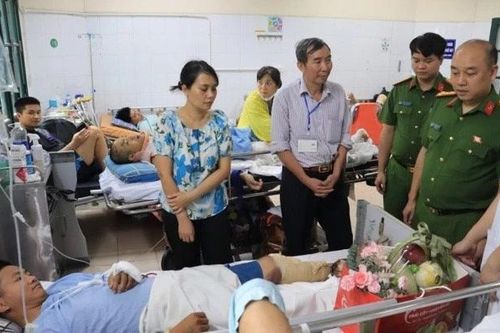 Lãnh đạo Công an Hà Nội thăm hỏi, động viên chiến sỹ Công an xã bị thương khi làm nhiệm vụ