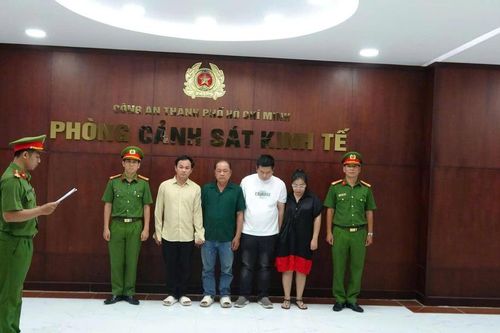 TP Hồ Chí Minh: Bắt tạm giam 4 đối tượng sản xuất, buôn bán giấm Acetic giả