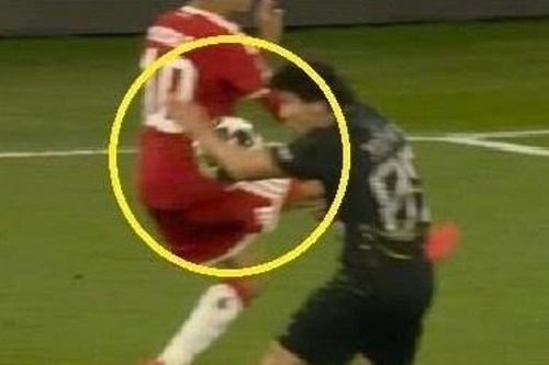 Roy Keane chỉ trích trọng tài sau tranh cãi ở Champions League