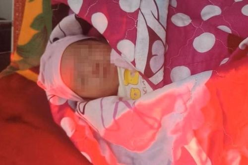 Bé gái bị bỏ rơi cùng lời nhắn 'nhờ nuôi nấng trưởng thành'