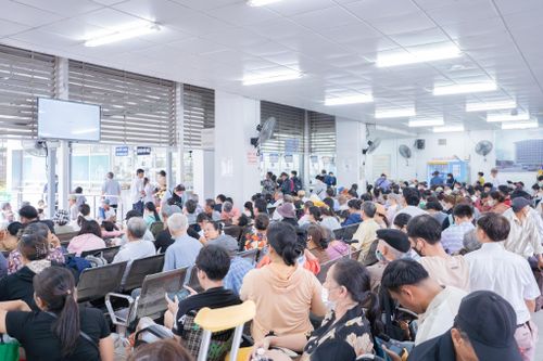 Người đến khám tại Bệnh viện Chợ Rẫy tăng đột biến, cao nhất lịch sử