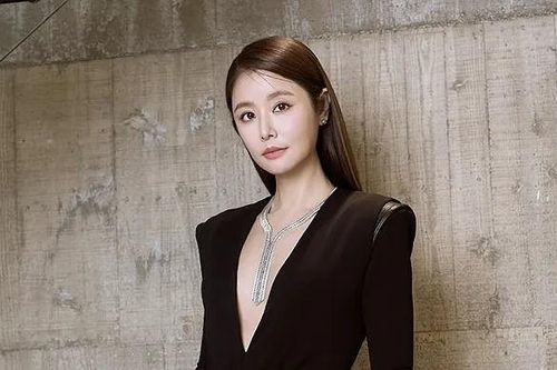 Lâm Tâm Như bỏ rượu và quá trẻ ở tuổi 50