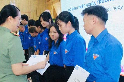 Đồng hành cùng học sinh vùng biên Đồng Nai