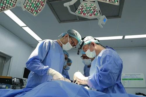 Ứng dụng kỹ thuật tạo hình bằng vạt Abbe cho bệnh nhân bị người thân cắn đứt môi