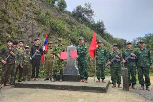 Bộ đội Biên phòng tỉnh Nghệ An tuần tra song phương biên giới Việt Nam-Lào