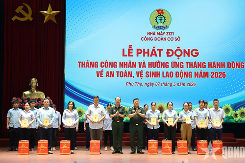 Trung tướng Đinh Quốc Hùng dự lễ phát động Tháng Công nhân của Nhà máy Z121