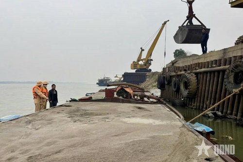 Hà Nội: Xử lý bến vật liệu xây dựng hoạt động không phép trên sông Hồng