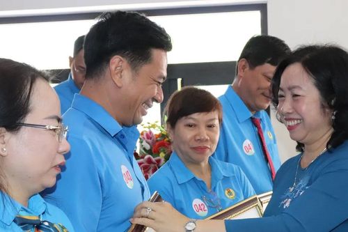 Xây dựng người cán bộ Công đoàn 'sát cơ sở, gần công nhân'