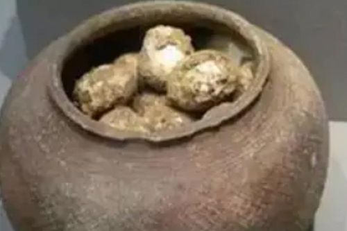 Vì sao trứng trong lăng mộ cổ không ai dám chạm tay vào?