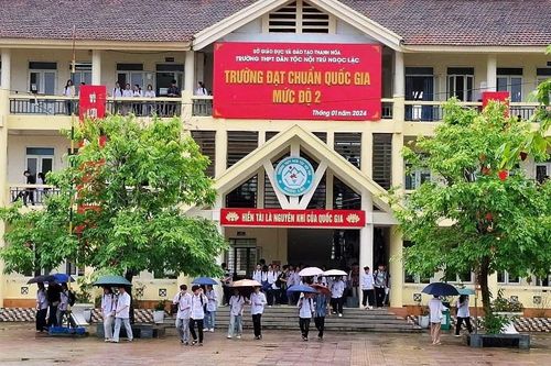 Cô giáo miền núi 'mách nước' bí quyết đạt điểm cao môn Văn, Lịch sử