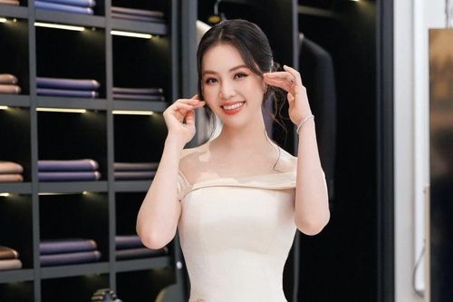 Vóc dáng khó tin của Á hậu Thụy Vân sau khi sinh con thứ 2