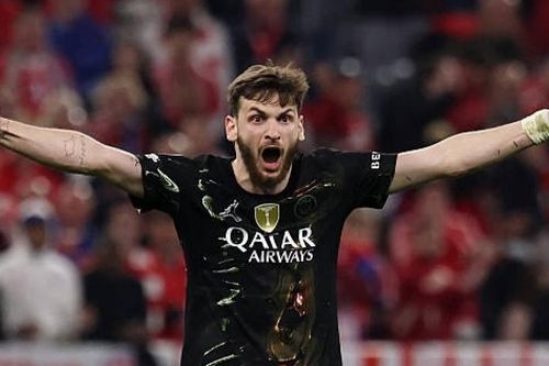 PSG cùng Kvaratskhelia đi vào lịch sử Champions League với những con số không tưởng