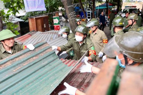 Chợ cá Yên Sở bị giải tỏa vẫn tấp nập, Hà Nội lập tức ra quân xử lý