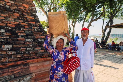 Hàng nghìn người đổ về Nha Trang dự Lễ hội Tháp Bà Ponagar