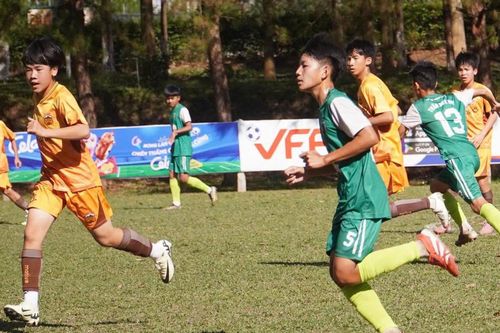 Sao U23 Việt Nam giao lưu với cầu thủ nhí tại Hà Nội và TP.HCM