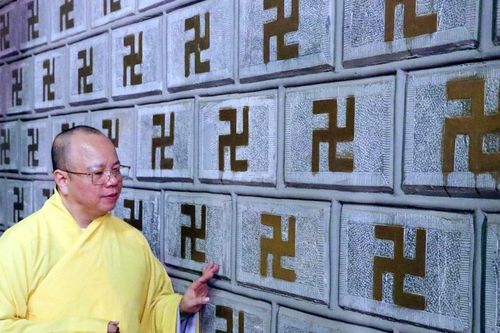 Khám phá ngôi chùa có hệ thống tường đá khắc nhiều chữ 'Vạn' nhất châu Á