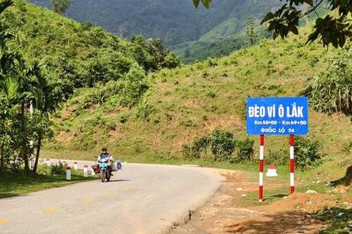 Cảnh báo nguy hiểm khi lưu thông qua 'nút thắt' hiểm trở trên Quốc lộ 24
