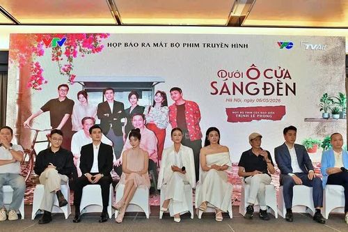 'Dưới ô cửa sáng đèn' tái hiện ký ức khu tập thể cũ giữa lòng Hà Nội