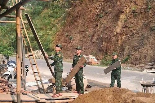 'Bám dân' để giữ vững biên cương