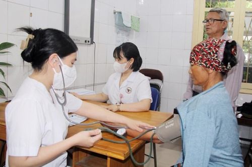 Nhiều vị trí trong ngành y được đề xuất hưởng phụ cấp 100%